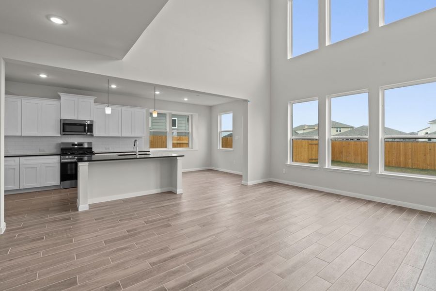 Representative unfurnished interior of a home built from the Lennox 2575 S by Saratoga Homes in Morningstar, Georgetown (Image 6).