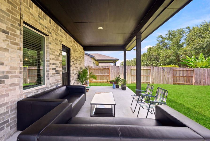 Exterior details and patio area of a home in Massey Oaks, Pearland (Image 27).