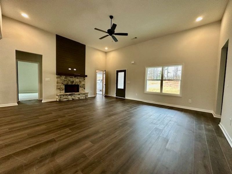 Spacious, unfurnished interior of a new home in Rocky Mount, Greenville (Image 12).