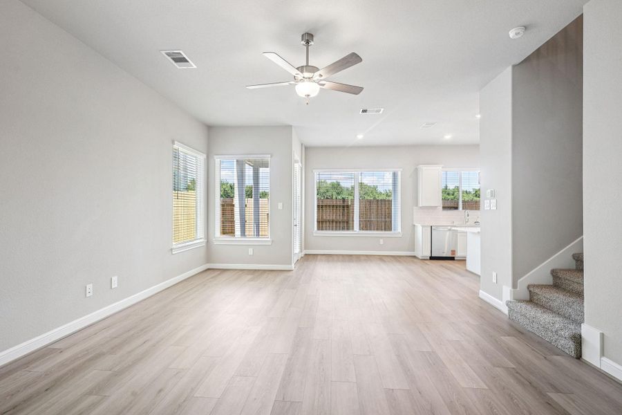 Spacious, unfurnished interior of a new home in Kemah Crossing - Luxe Series, Kemah (Image 23).