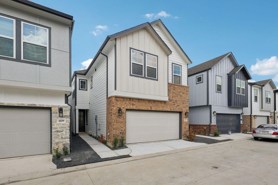 Photo is not of the actual home, but is an inspirational photo of builder’s model home and may depict options, furnishings, and/or decorator features that are not included Photo is not of the actual home, but is an inspirational photo of builder’s model home and may depict options, furnishings, and/or decorator features that are not included