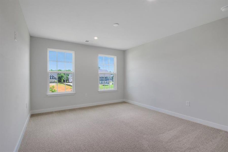 Spacious, unfurnished interior of a new home in Edinburgh, Locust Grove (Image 49).