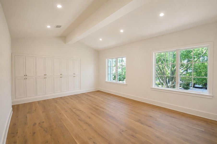 Spacious, unfurnished interior of a new home in , Houston (Image 22).