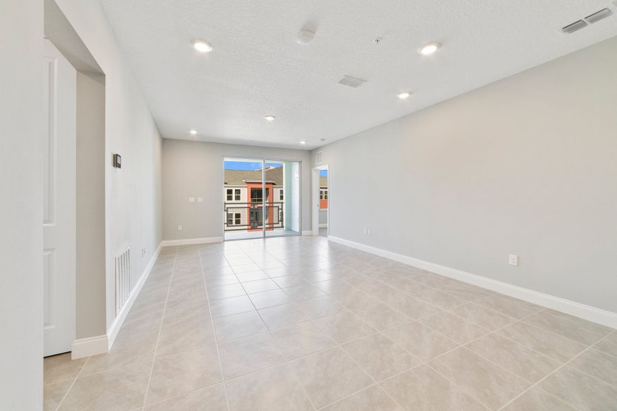 Spacious, unfurnished interior of a new home in Gatherings® of Lake Nona, Orlando (Image 21).