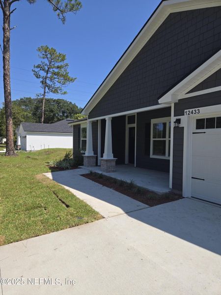 Exterior details and patio area of a home in , Jacksonville (Image 2).