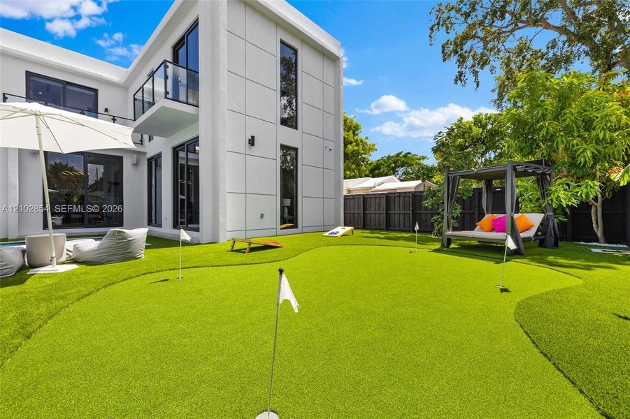 Exterior details and patio area of a home in , Miami (Image 52).