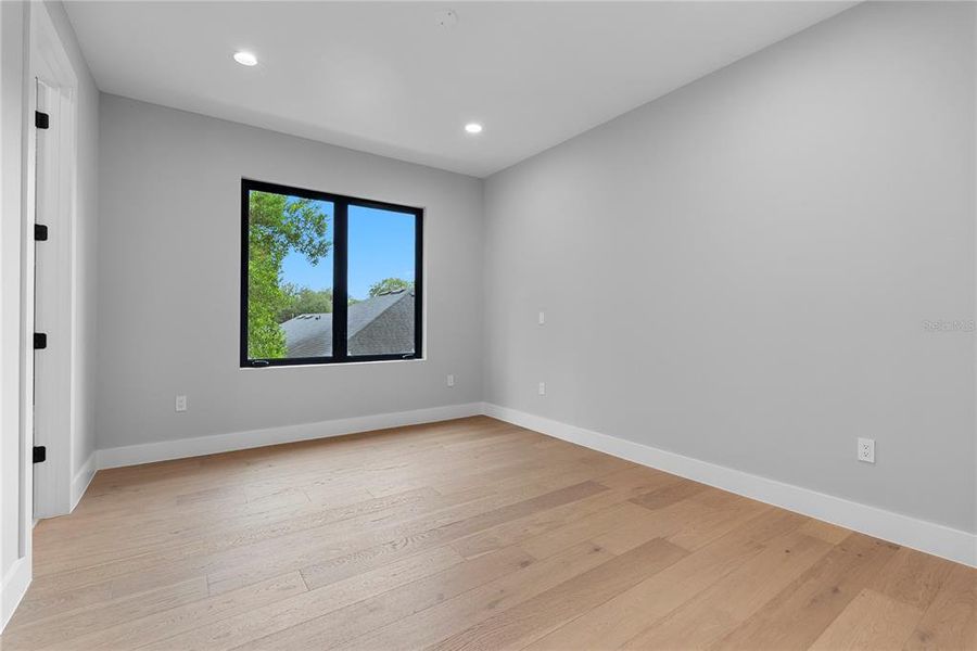 Spacious, unfurnished interior of a new home in , Orlando (Image 23).