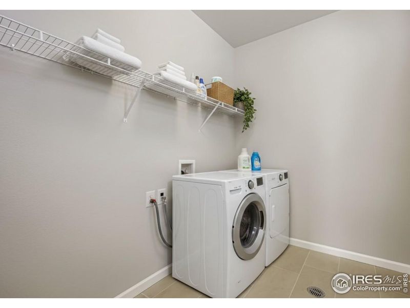 LAUNDRY ROOM UPSTAIRS