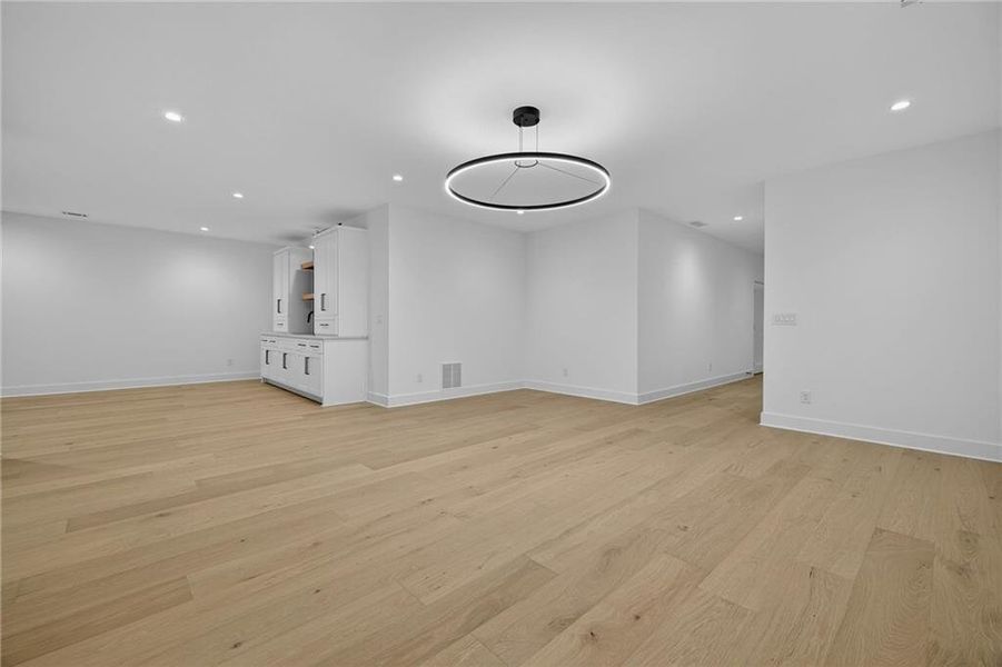 Spacious, unfurnished interior of a new home in , Atlanta (Image 23).