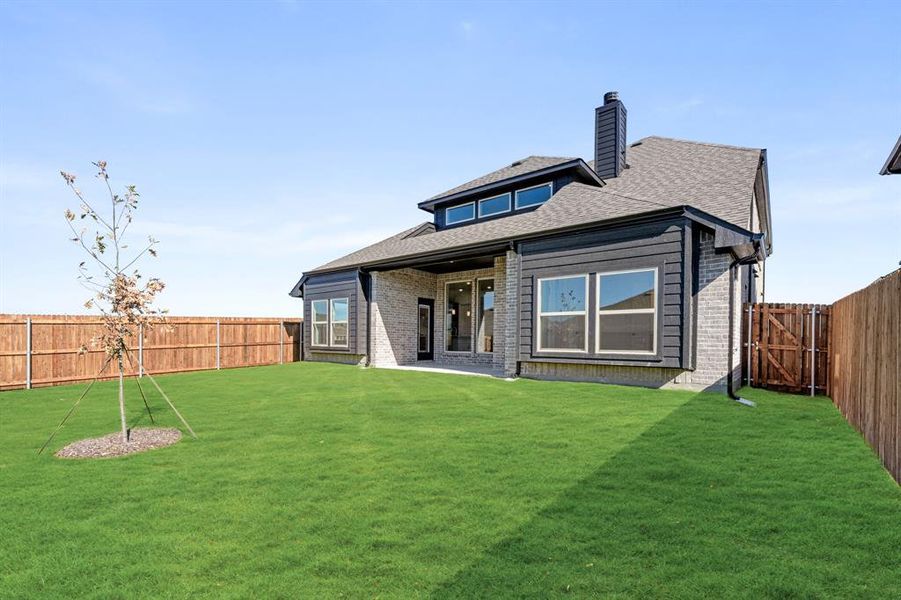 Exterior details and patio area of a home in Bear Creek Classic 50, Lavon (Image 21).