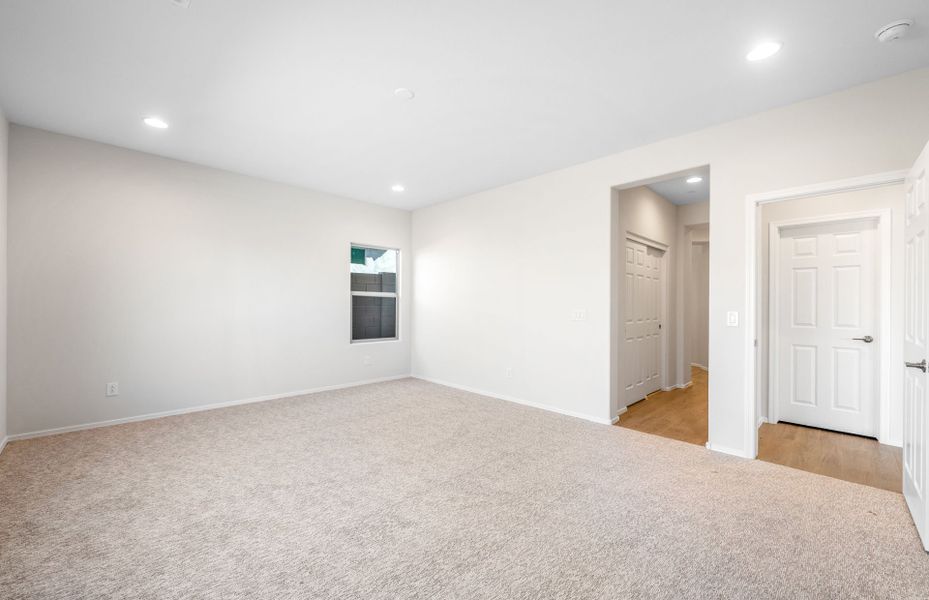 Spacious, unfurnished interior of a new home in Parkside at Anthem at Merrill Ranch, Florence (Image 15).
