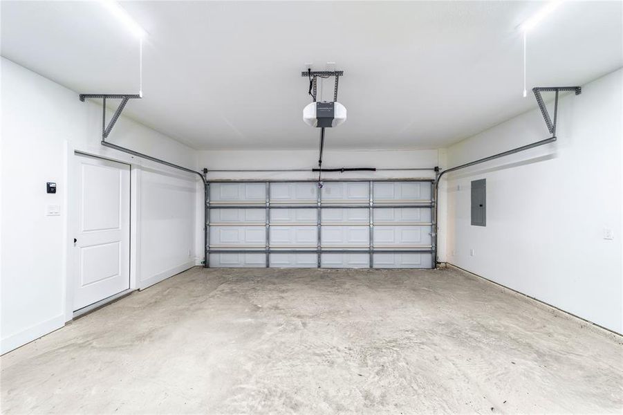 Spacious, unfurnished interior of a new home in , Fort Worth (Image 16).