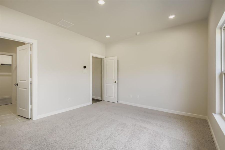 Spacious, unfurnished interior of a new home in Ambergrove, Royse City (Image 25).