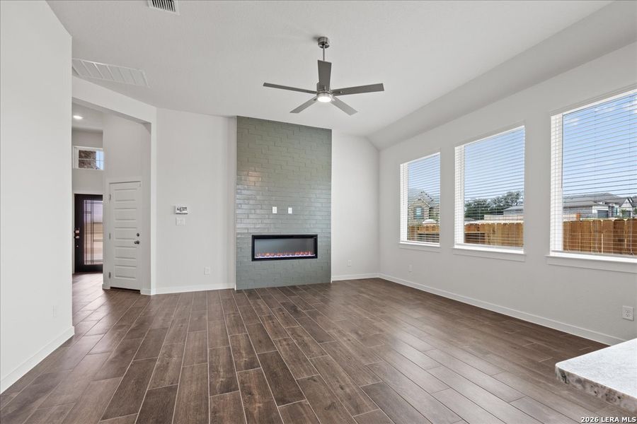 Spacious, unfurnished interior of a new home in Meyer Ranch 45's, New Braunfels (Image 15). Spacious, unfurnished interior of a new home in Meyer Ranch 45's, New Braunfels (Image 15).