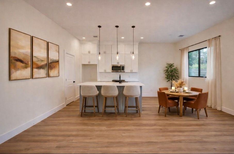 Inviting breakfast area with ample space for family gatherings. (Virtually staged) Inviting breakfast area with ample space for family gatherings. (Virtually staged)