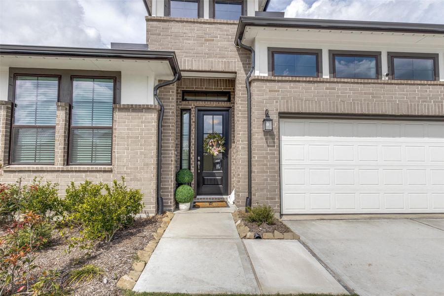 Exterior details and patio area of a home in , League City (Image 3).