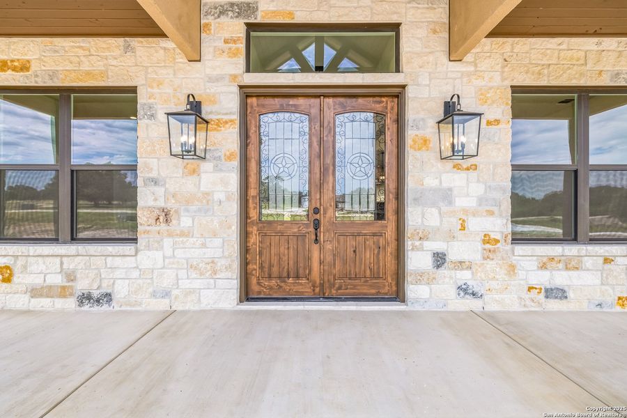 Exterior details and patio area of a home in , Bandera (Image 3).