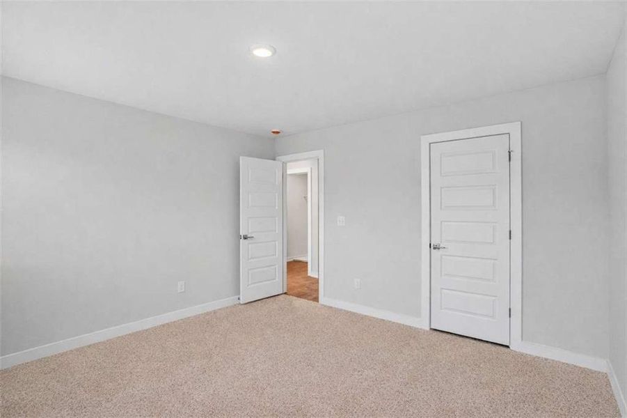 Spacious, unfurnished interior of a new home in The Fairways at Mirror Lake, Villa Rica (Image 15).