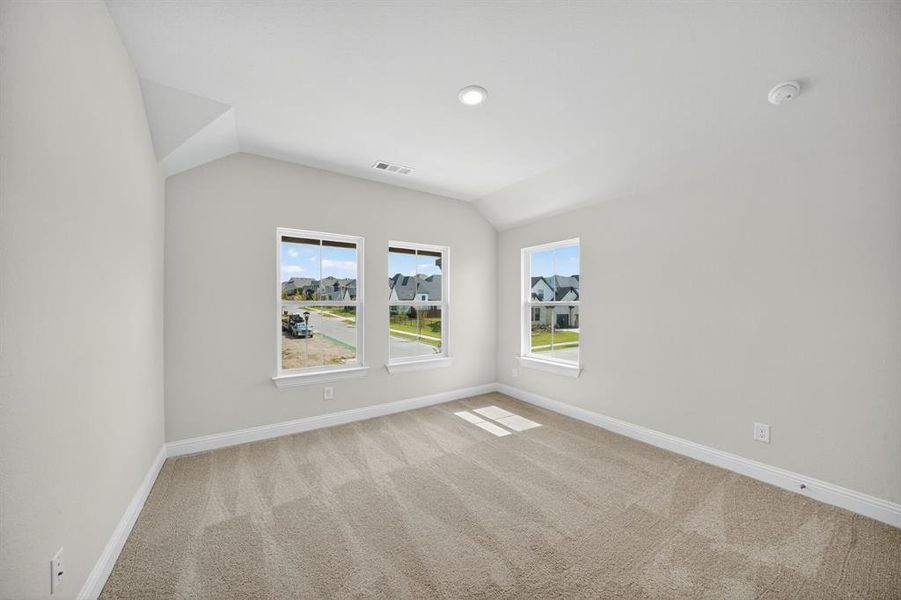 Spacious, unfurnished interior of a new home in Walsh Ranch, Fort Worth (Image 20).
