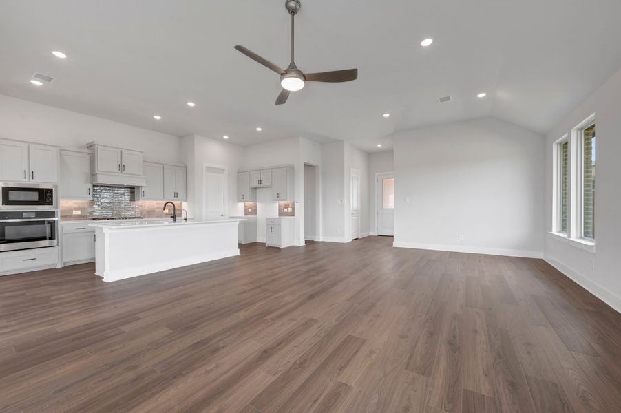 Spacious, unfurnished interior of a new home in LaPrelle, Fort Worth (Image 17).