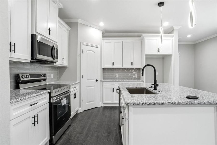 Furnished interior view inside a new home in , Alvarado (Image 5).