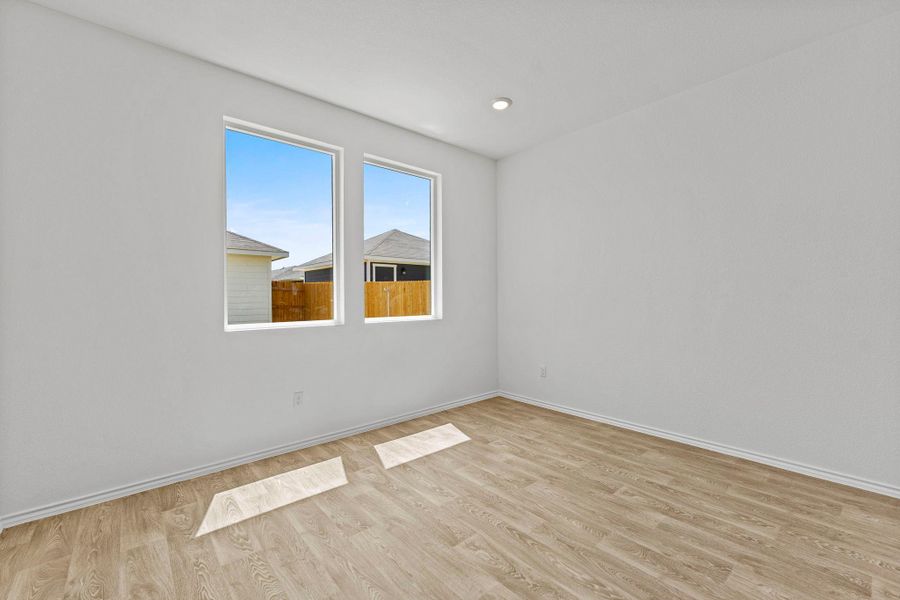 Spacious, unfurnished interior of a new home in Valverde, Bastrop (Image 15).