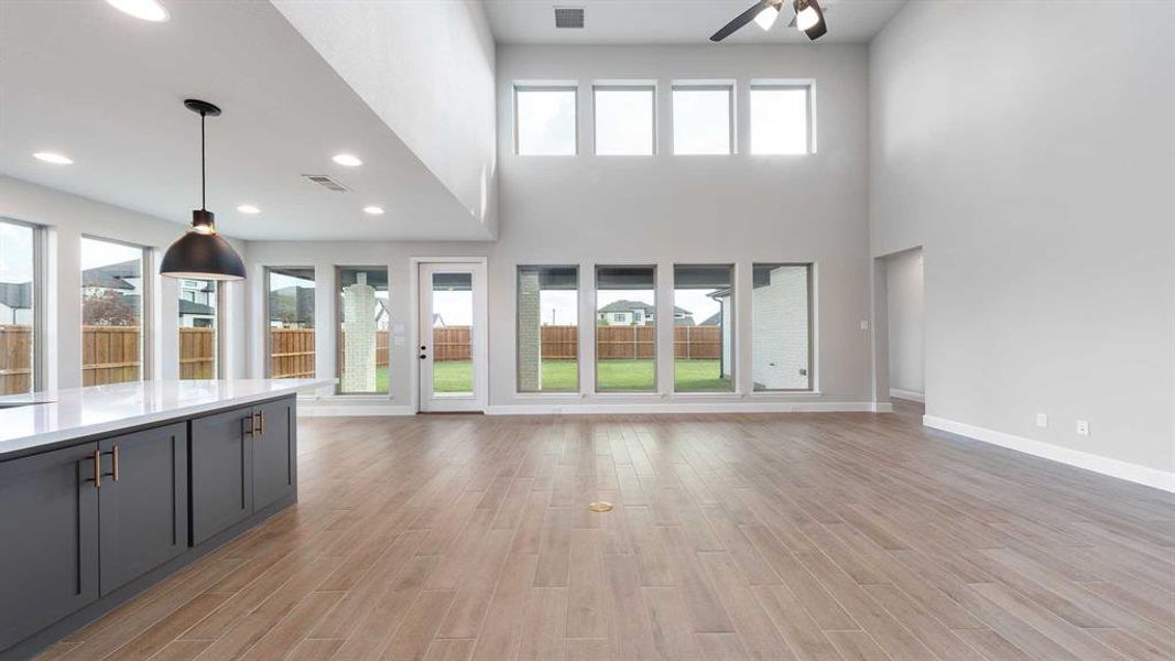 Spacious, unfurnished interior of a new home in Terraces 72', Rockwall (Image 16).