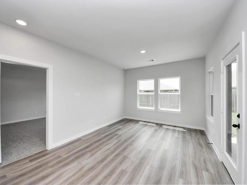 Spacious, unfurnished interior of a new home in River Ranch Meadows, Dayton (Image 30).