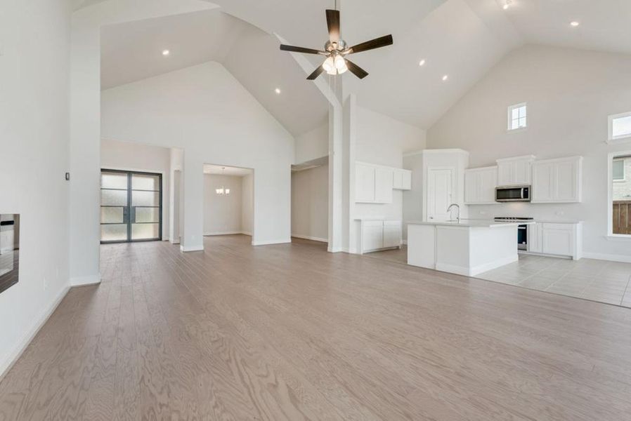 Spacious, unfurnished interior of a new home in Breezy Hill, Rockwall (Image 22). Spacious, unfurnished interior of a new home in Breezy Hill, Rockwall (Image 22).
