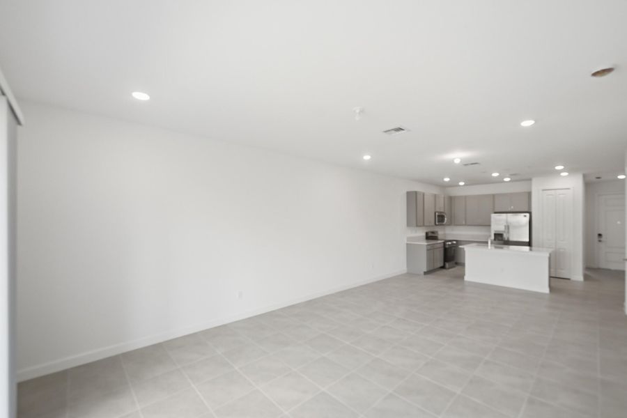 Prices, dimensions and features may vary and are subject to change. Photos are for illustrative purposes only. Prices, dimensions and features may vary and are subject to change. Photos are for illustrative purposes only.