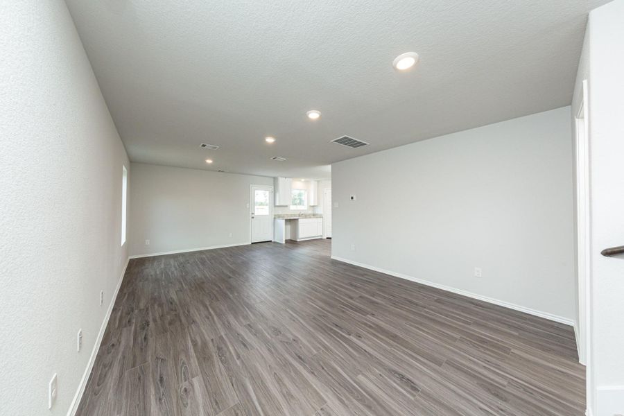 Spacious, unfurnished interior of a new home in Townsend Reserve, Splendora (Image 12).
