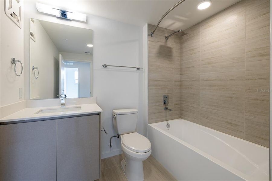 Furnished interior view inside a new home in , Orlando (Image 11).