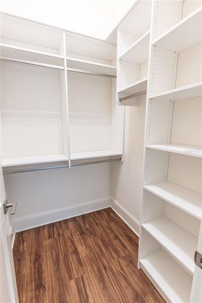 Spacious, unfurnished interior of a new home in , Oxford (Image 35).
