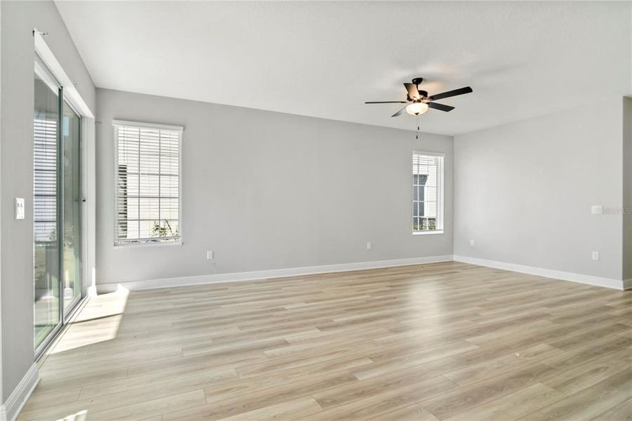Spacious, unfurnished interior of a new home in Reunion Village, Kissimmee (Image 21).
