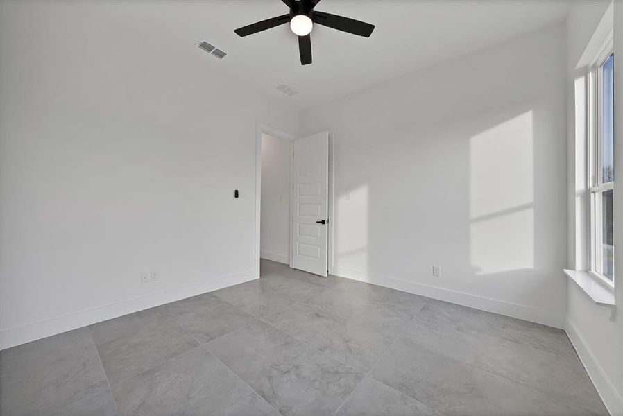 Spacious, unfurnished interior of a new home in , Celeste (Image 18).