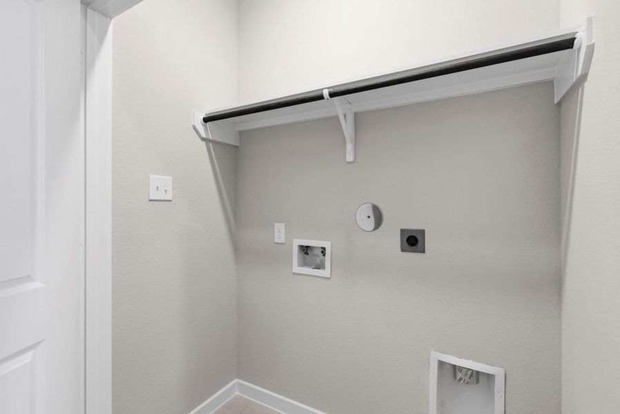 Spacious, unfurnished interior of a new home in Windrose Green, Angleton (Image 16).