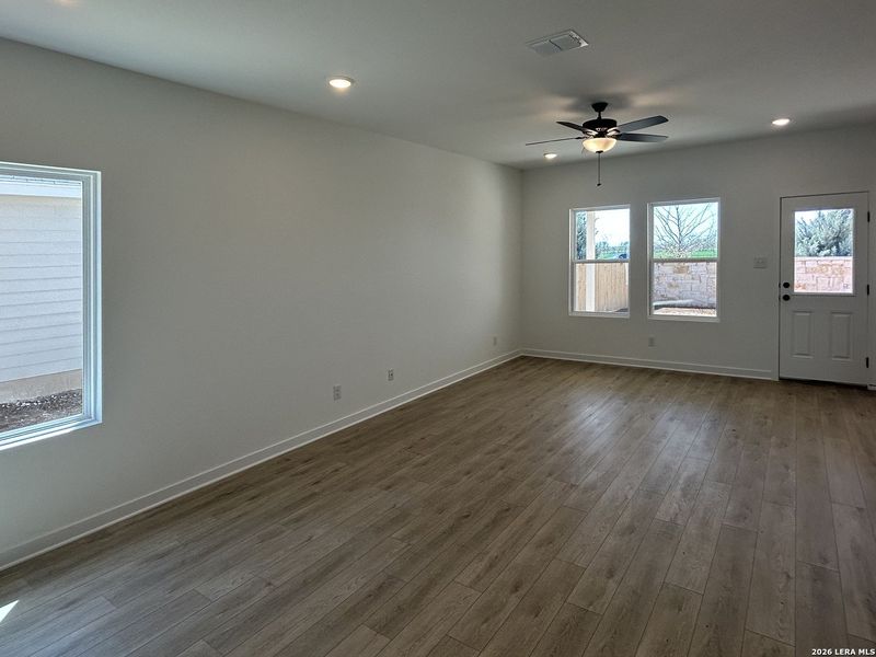 Spacious, unfurnished interior of a new home in Hennersby Hollow, San Antonio (Image 22).