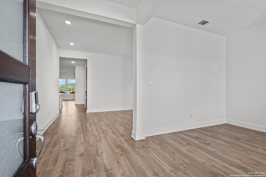 Spacious, unfurnished interior of a new home in Homestead, Schertz (Image 29).
