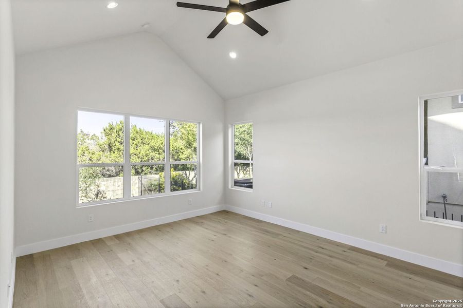 Spacious, unfurnished interior of a new home in , San Antonio (Image 17).