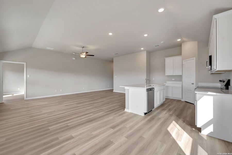 Spacious, unfurnished interior of a new home in Greenspoint Heights, Seguin (Image 32).