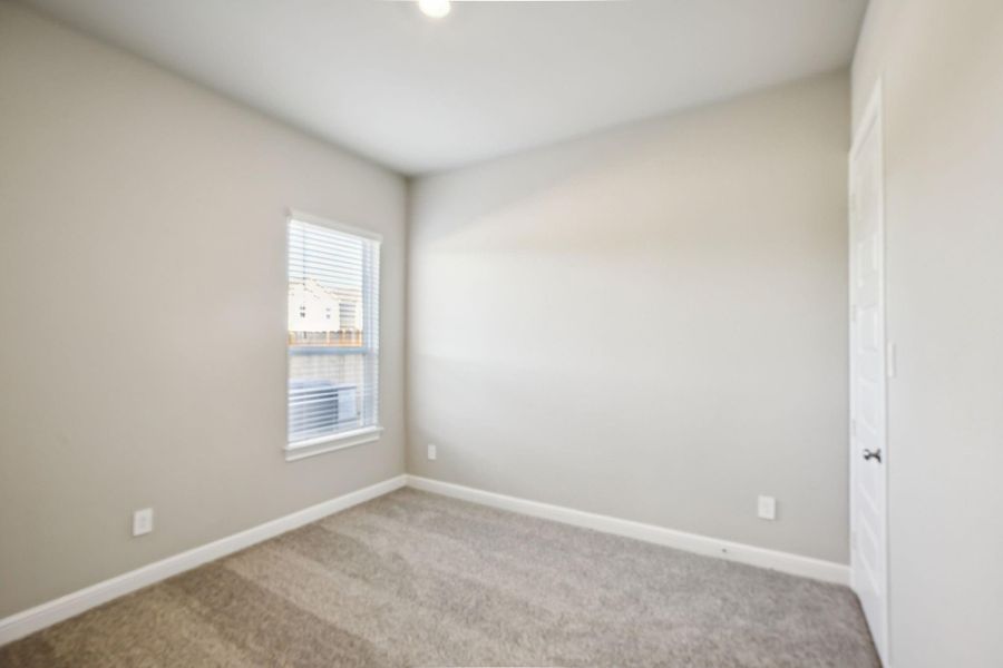 Spacious, unfurnished interior of a new home in Kemah Crossing - Luxe Series, Kemah (Image 32).