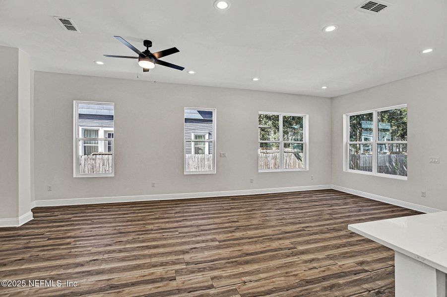 Spacious, unfurnished interior of a new home in , Jacksonville (Image 25).