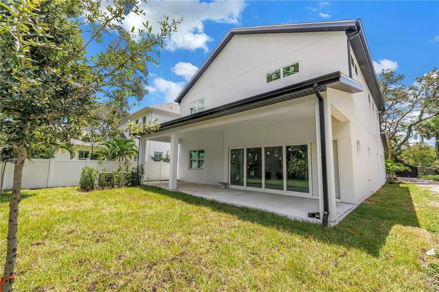 Exterior details and patio area of a home in , St. Petersburg (Image 3).