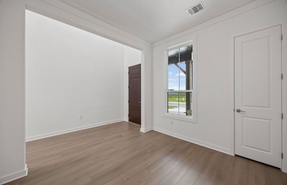 Spacious, unfurnished interior of a new home in Kuempel Farms, Pflugerville (Image 28).