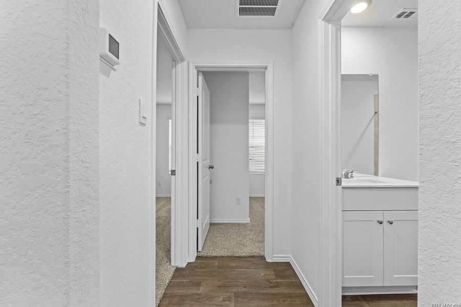 Spacious, unfurnished interior of a new home in Applewood, San Antonio (Image 18).