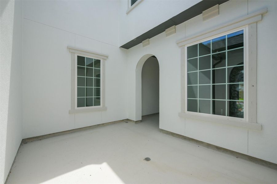 Exterior details and patio area of a home in , Manvel (Image 3).