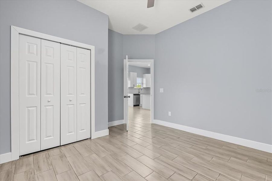 Spacious, unfurnished interior of a new home in , Kissimmee (Image 19).