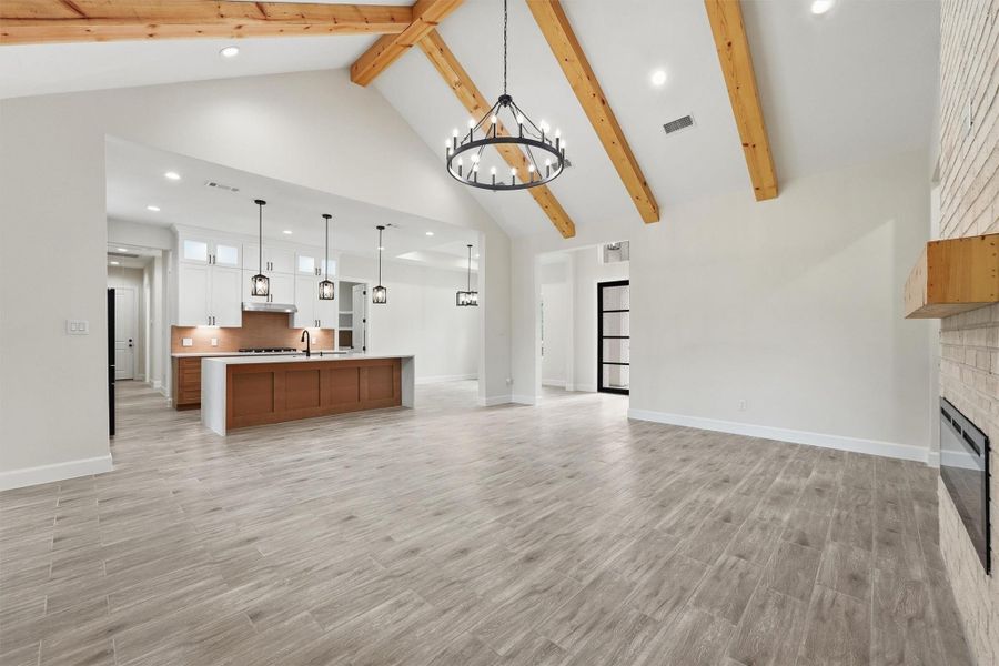 Spacious, unfurnished interior of a new home in , Roman Forest (Image 27).