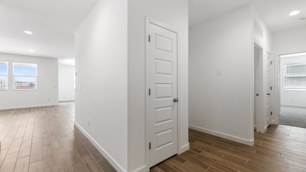 Spacious, unfurnished interior of a new home in Entrada Del Toro at Rancho Sahuarita, Sahuarita (Image 24).