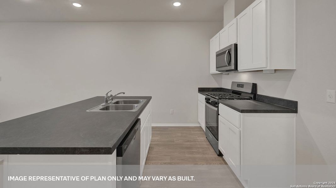 Furnished interior view inside a new home in Bollinger, Maxwell (Image 4).